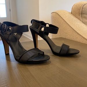 New without box Women’s size 9M black Karl Lagerfeld heels.